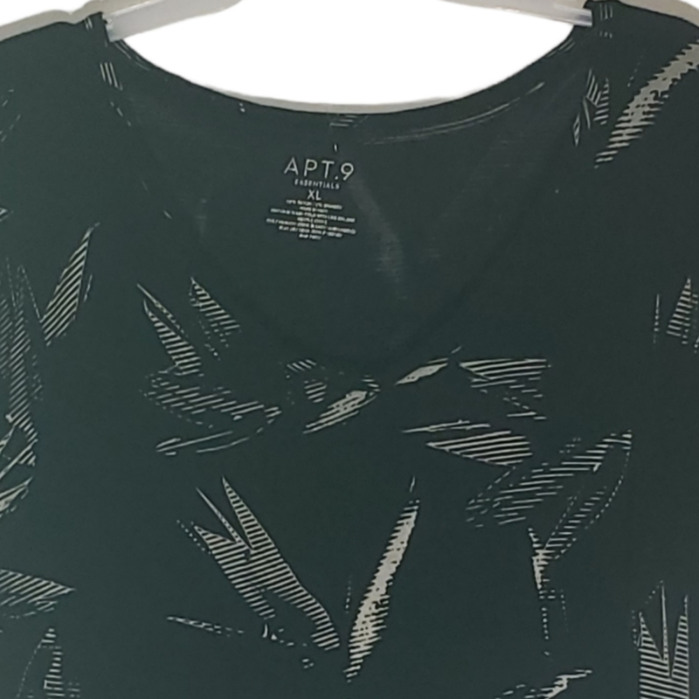 APT 9 women's size XL geometric print short sleeve pullover tee-shirt. 840 - Picture 2 of 4